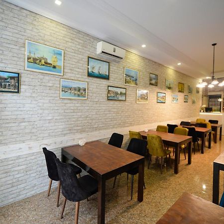 Aura Boutique Hotel Batumi Bagian luar foto