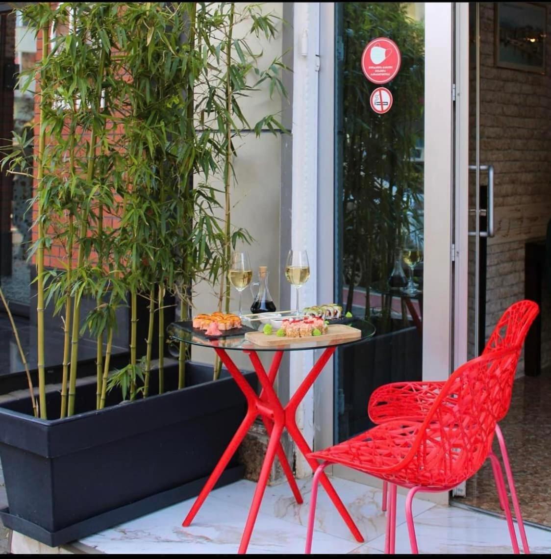 Aura Boutique Hotel Batumi Bagian luar foto