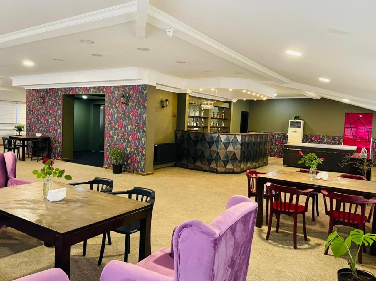Aura Boutique Hotel Batumi Bagian luar foto