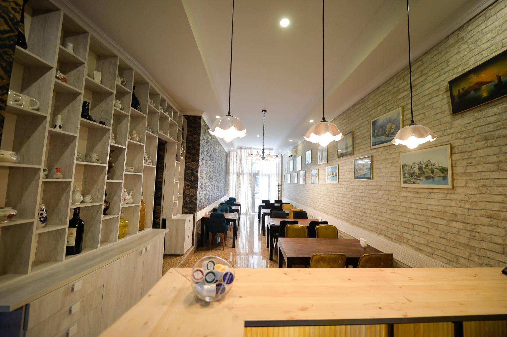 Aura Boutique Hotel Batumi Bagian luar foto