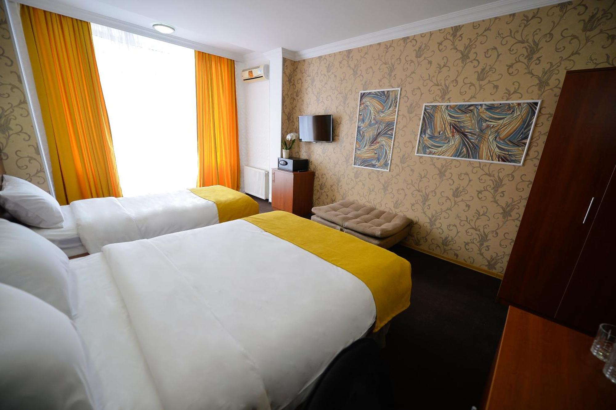 Aura Boutique Hotel Batumi Bagian luar foto