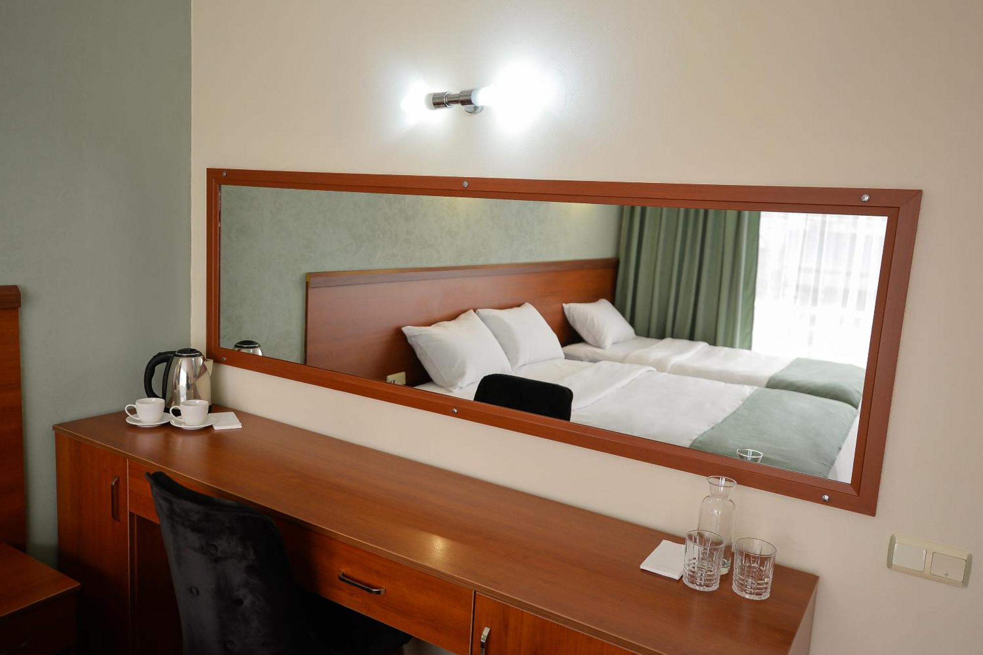Aura Boutique Hotel Batumi Bagian luar foto