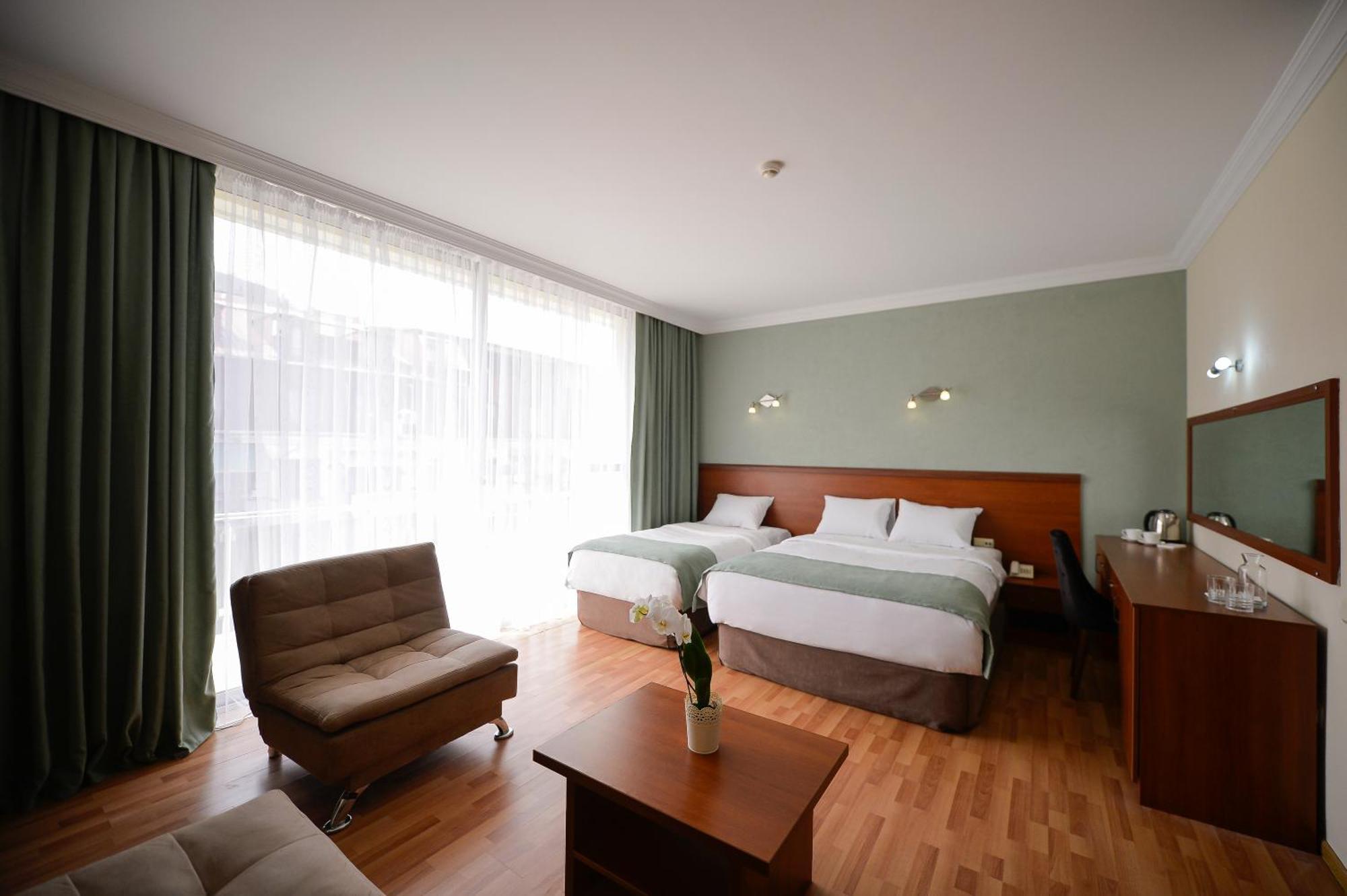 Aura Boutique Hotel Batumi Bagian luar foto