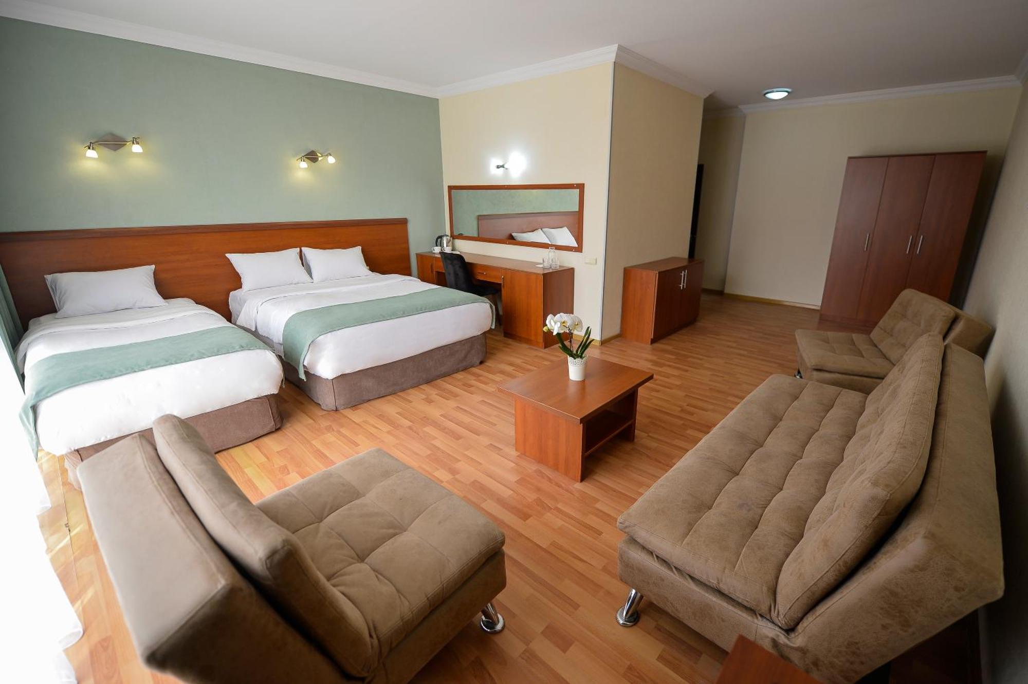 Aura Boutique Hotel Batumi Bagian luar foto