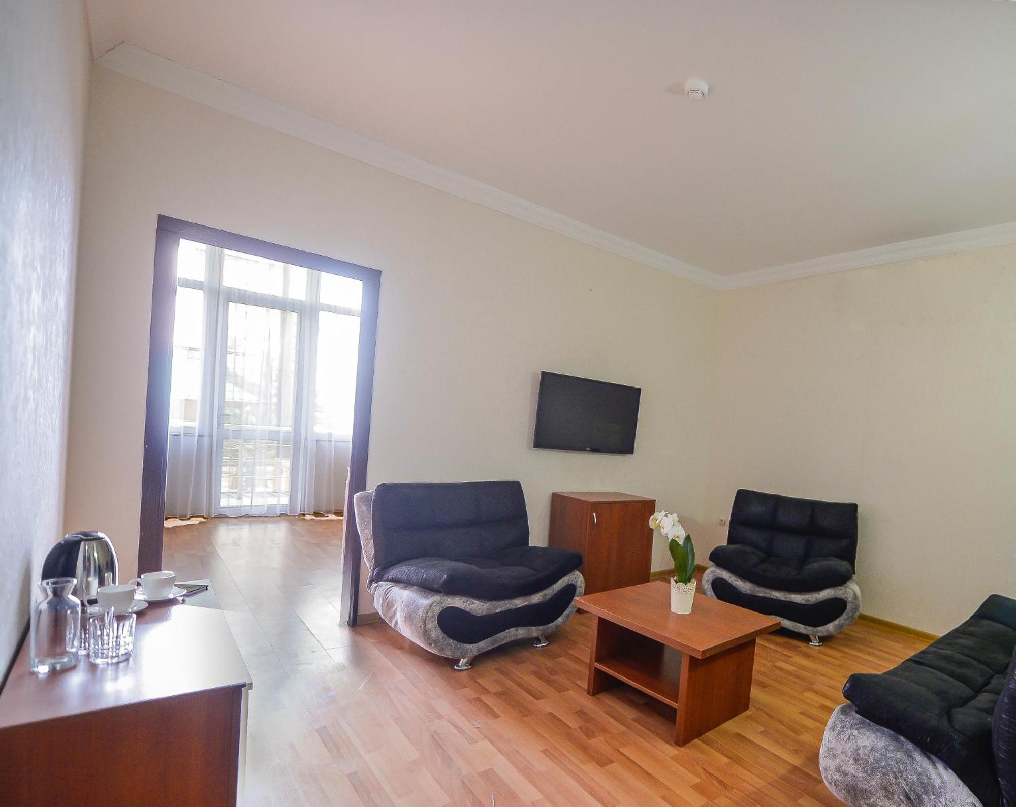 Aura Boutique Hotel Batumi Bagian luar foto