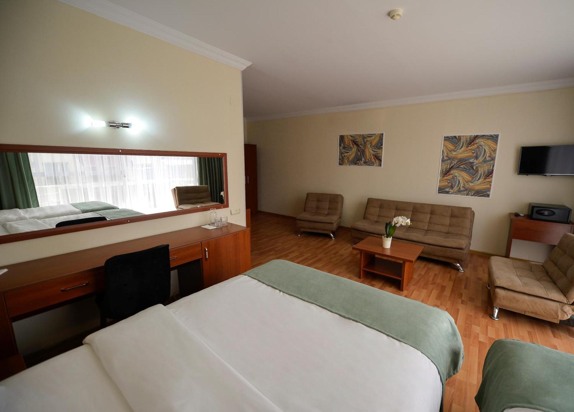 Aura Boutique Hotel Batumi Bagian luar foto