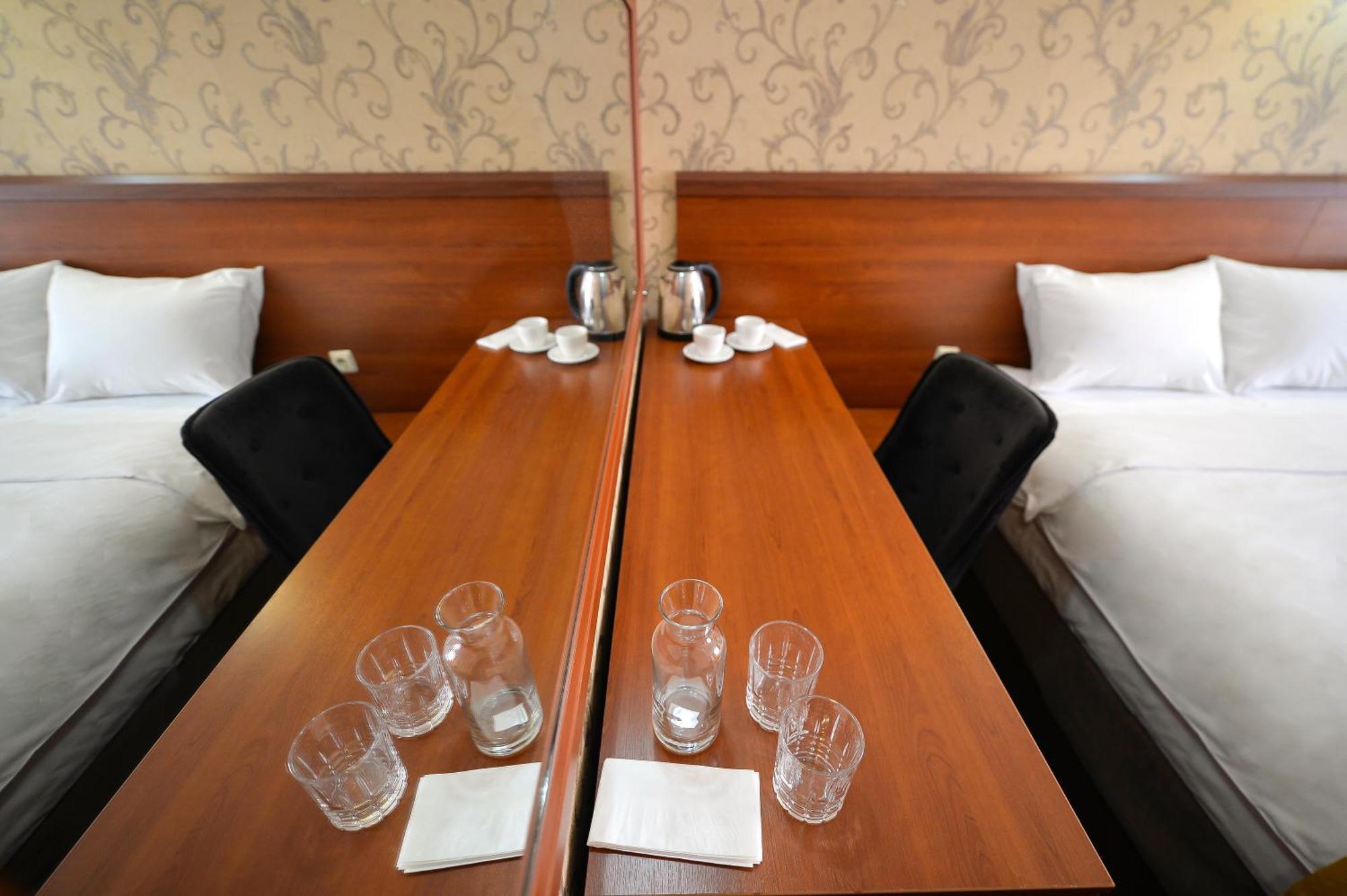 Aura Boutique Hotel Batumi Bagian luar foto